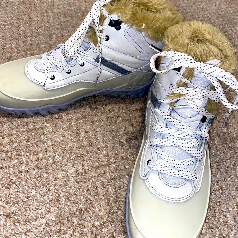 Merrell boots - Picture 1 of 3
